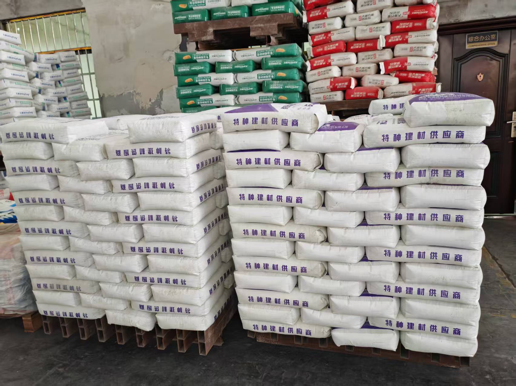 玉屏拱顶带模注浆料