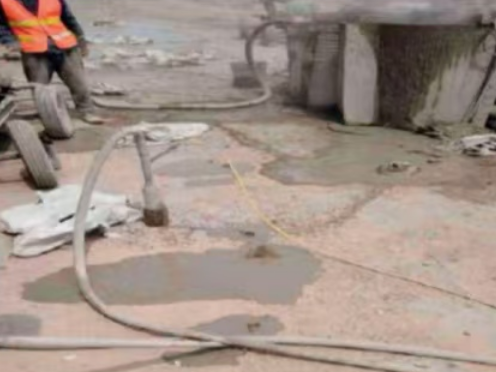 玉屏水泥混凝土路面板底注浆技术 路面脱空注浆整治方案